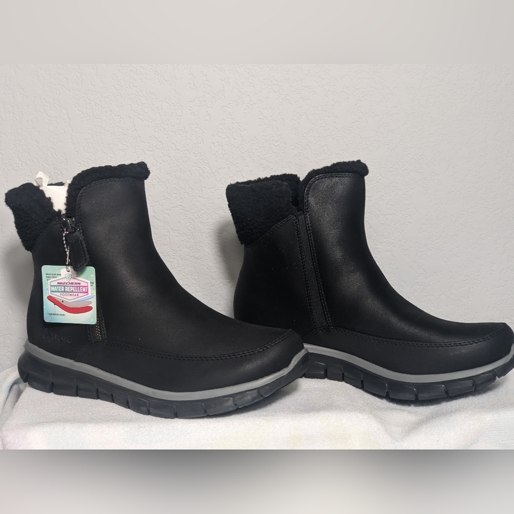 Skechers size 10 women's Water-repellent boots